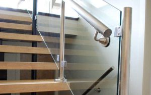 Stainless Steel Post W Brackets 913